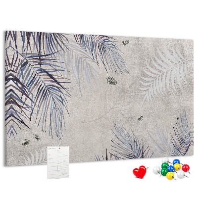 Tablero de anuncios hojas delicadas sobre fondo gris
