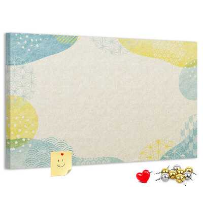 Tablero de corcho decorado con formas coloridas en tonos delicados