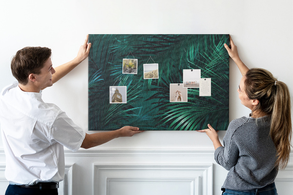 Tablero de anuncios diseño de hojas tropicales en tonos verdes