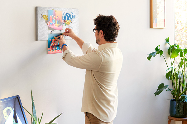 Tablero de anuncios mapa mundial colorido con nombres de países