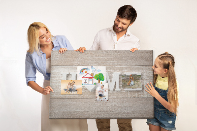 Tablero de corcho decorativo con elegante inscripción HOME y un corazón
