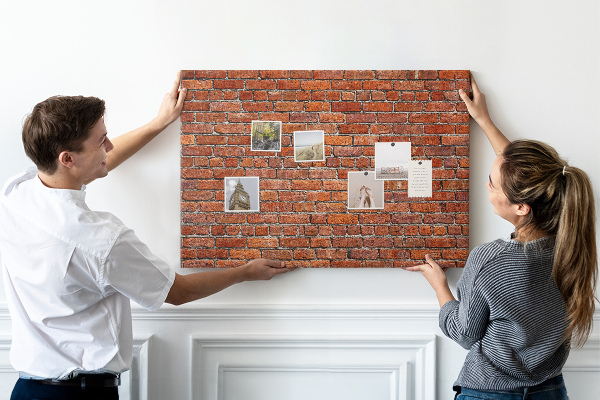 Tablero de anuncios diseño de pared de ladrillo en tonos cálidos
