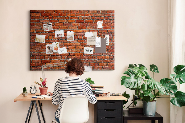 Tablero de anuncios diseño de pared de ladrillo en tonos cálidos