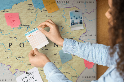 Tablero de corcho decorativo mapa de Polonia con la ubicación de Varsovia marcada