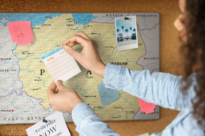 Tablero de corcho decorativo mapa de Polonia con la ubicación de Varsovia marcada