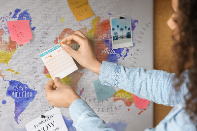 Tablero de anuncios mapa del mundo con diseño de acuarela colorida
