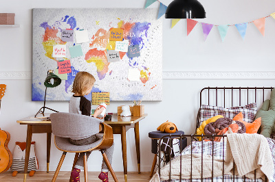 Tablero de anuncios mapa del mundo con diseño de acuarela colorida
