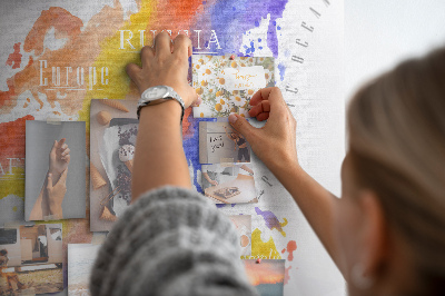 Tablero de anuncios mapa del mundo con diseño de acuarela colorida