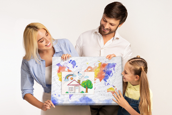 Tablero de anuncios mapa del mundo con diseño de acuarela colorida