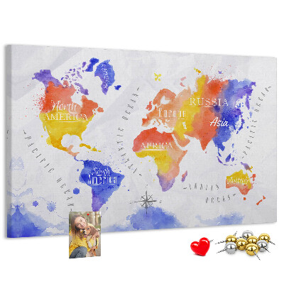Tablero de anuncios mapa del mundo con diseño de acuarela colorida