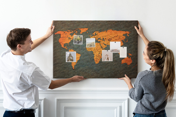 Pizarra de corcho mapa del mundo antiguo en tonos marrones
