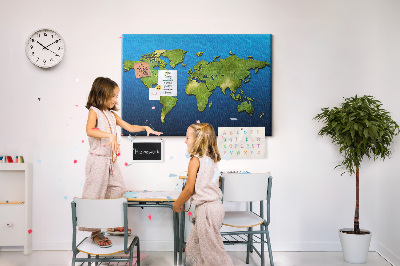 Tablero de anuncios mapa del mundo en color verde con diseño de océano al fondo