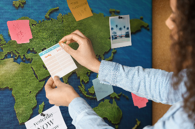 Tablero de anuncios mapa del mundo en color verde con diseño de océano al fondo