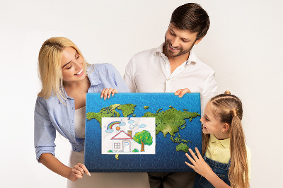 Tablero de anuncios mapa del mundo en color verde con diseño de océano al fondo