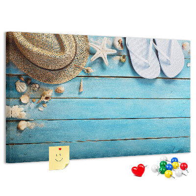 Tablero de corcho decorado Accesorios de verano para la playa bajo el sol.