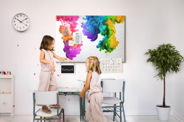 Tablero de anuncios diseño de nubes de pintura coloridas en movimiento