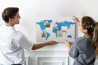 Pizarra de corcho mapa mundial azul sobre fondo blanco