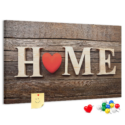 Tablero de anuncios Letras de madera con un corazón en el fondo.