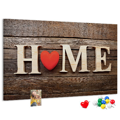Tablero de anuncios con letras de madera y fondo de corazón