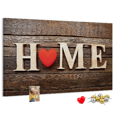 Tablero de anuncios con letras de madera y fondo de corazón
