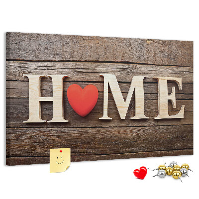 Tablero de anuncios con letras de madera y fondo de corazón