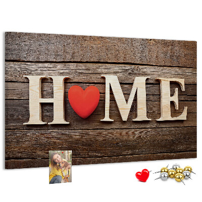 Tablero de anuncios con letras de madera y fondo de corazón