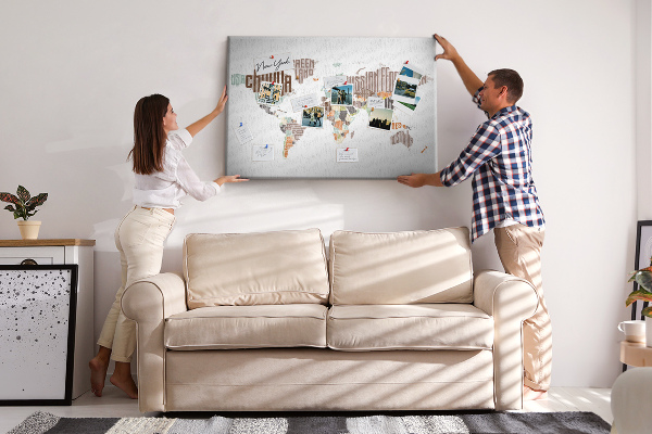 Tablero de anuncios mapamundi con los nombres de los países