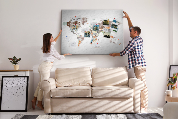 Tablero de anuncios mapamundi con los nombres de los países