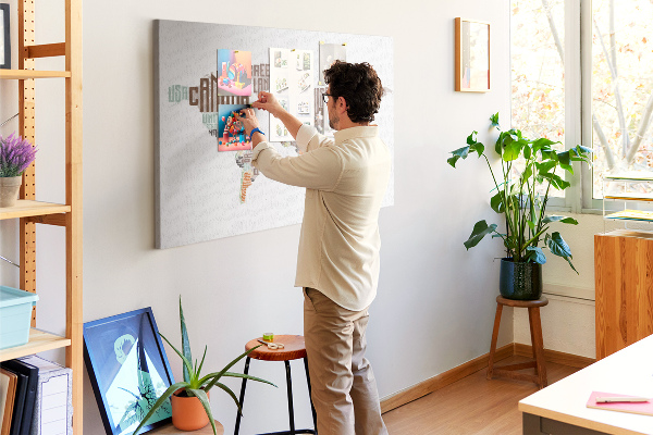 Tablero de anuncios mapamundi con los nombres de los países