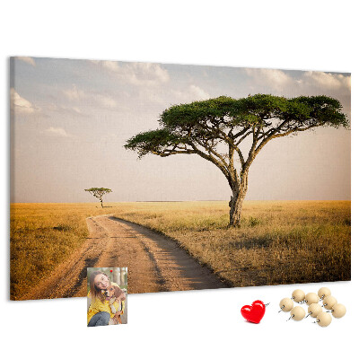Pizarra de corcho con diseño de paisaje africano y un árbol