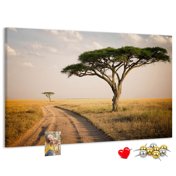 Pizarra de corcho con diseño de paisaje africano y un árbol