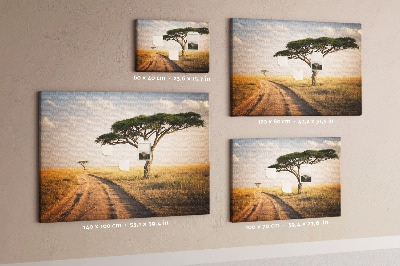 Pizarra de corcho con diseño de paisaje africano y un árbol