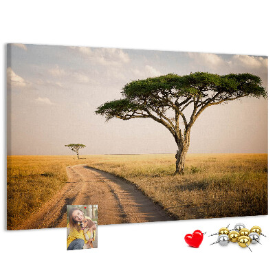 Pizarra de corcho con diseño de paisaje africano y un árbol