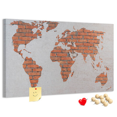 Tablero de corcho decorado Un mapamundi contra una pared de ladrillos