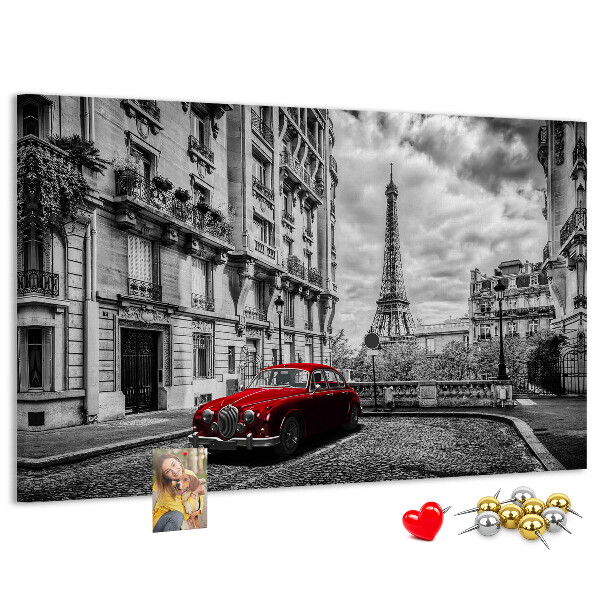 Tablero de anuncios Un coche rojo con París al fondo.