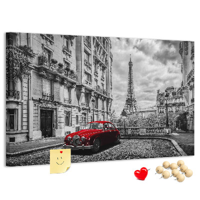 Tablero de anuncios Un coche rojo con París al fondo.