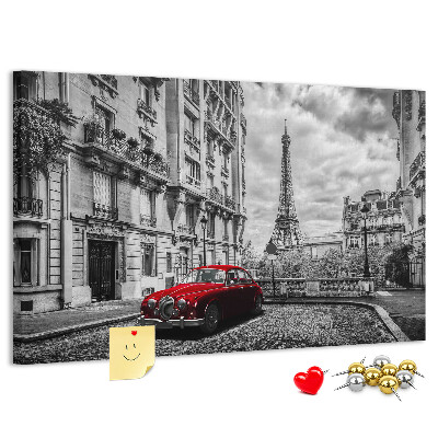 Tablero de anuncios Un coche rojo con París al fondo.