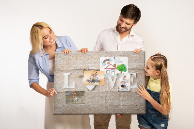 Pizarra de corcho Amor expresado en letras de corazón de madera