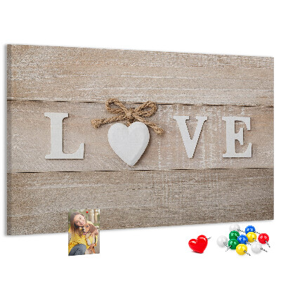 Pizarra de corcho Amor expresado en letras de corazón de madera