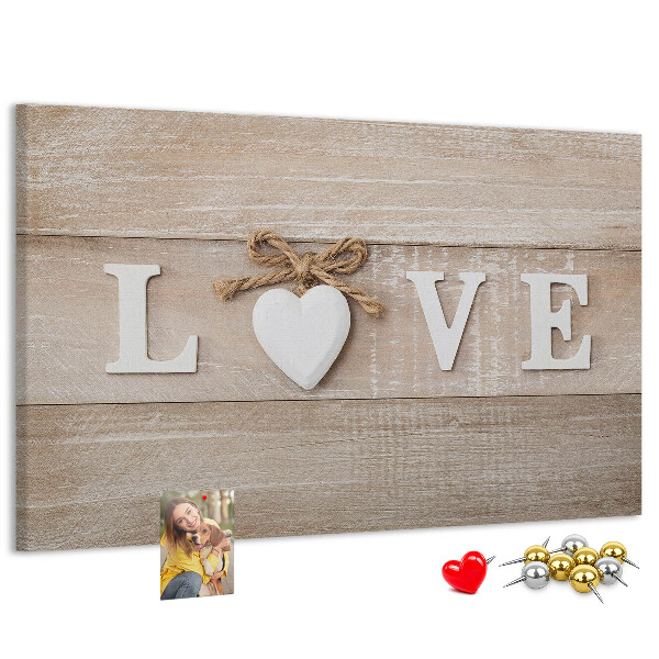 Pizarra de corcho Amor expresado en letras de corazón de madera