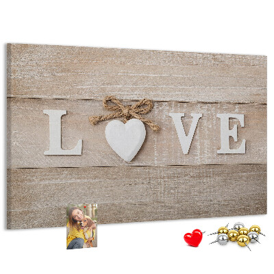 Pizarra de corcho Amor expresado en letras de corazón de madera