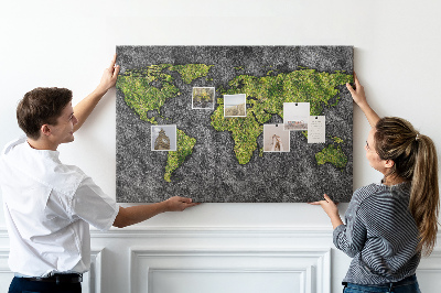 Tablero de corcho decorado mapa del mundo verde sobre fondo gris