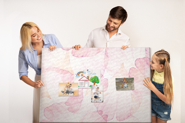 Tablero de anuncios con diseño de delicados pétalos en tonos pastel