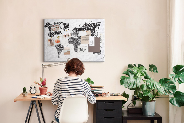Tablero de anuncios Mapa del mundo con los nombres de los países en palabras.
