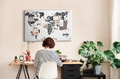 Tablero de anuncios Mapa del mundo con los nombres de los países en palabras.