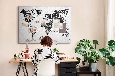Tablero de anuncios Mapa del mundo con los nombres de los países en palabras.