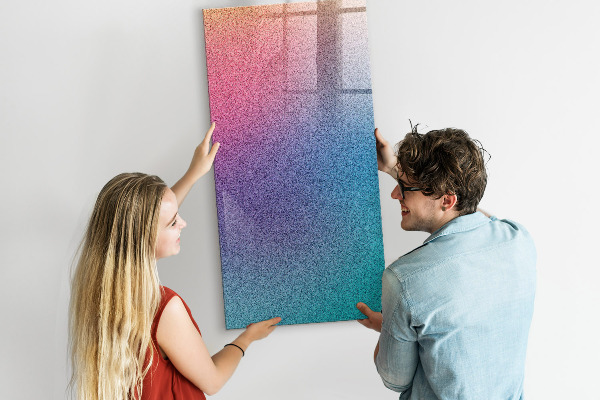 Pizarra magnética de pared con rotulador Un tablero colorido para notas y fotos.