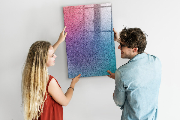 Pizarra magnética de pared con rotulador Un tablero colorido para notas y fotos.