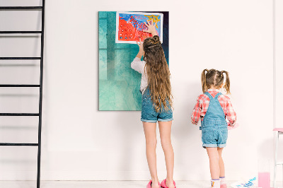 Pizarra magnética de pared con rotulador Un tablero colorido para fotos y notas.