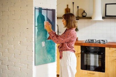 Pizarra magnética de pared con rotulador Un tablero colorido para fotos y notas.